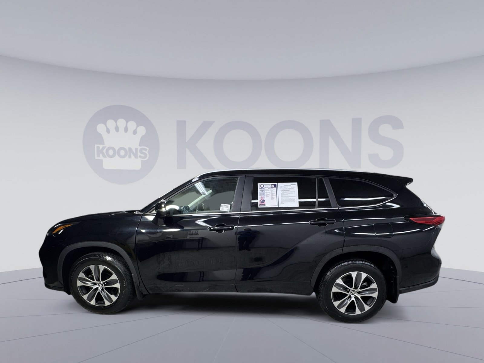 Used 2023 Toyota Highlander XLE AWD/4WD image 17