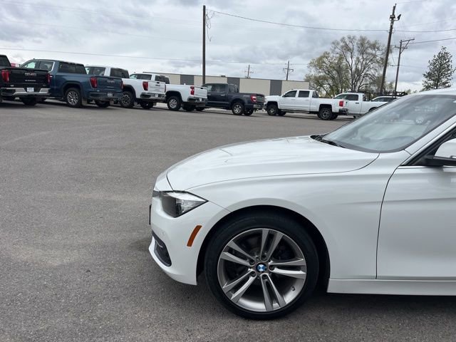Used 2017 BMW 330i Sedan RWD image 4