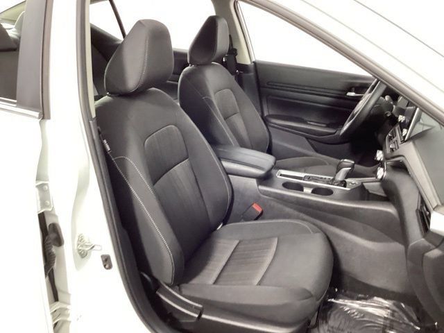 Used 2025 Nissan Altima 2.5 SV FWD image 15