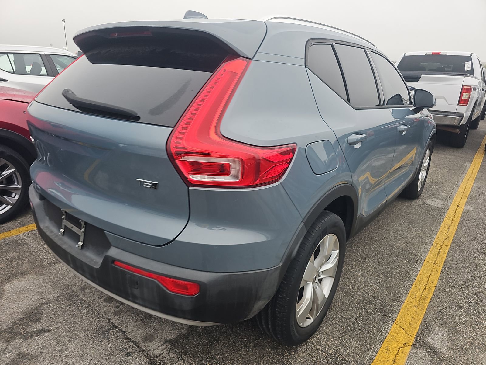 Used 2020 Volvo XC40 T5 Momentum image 6