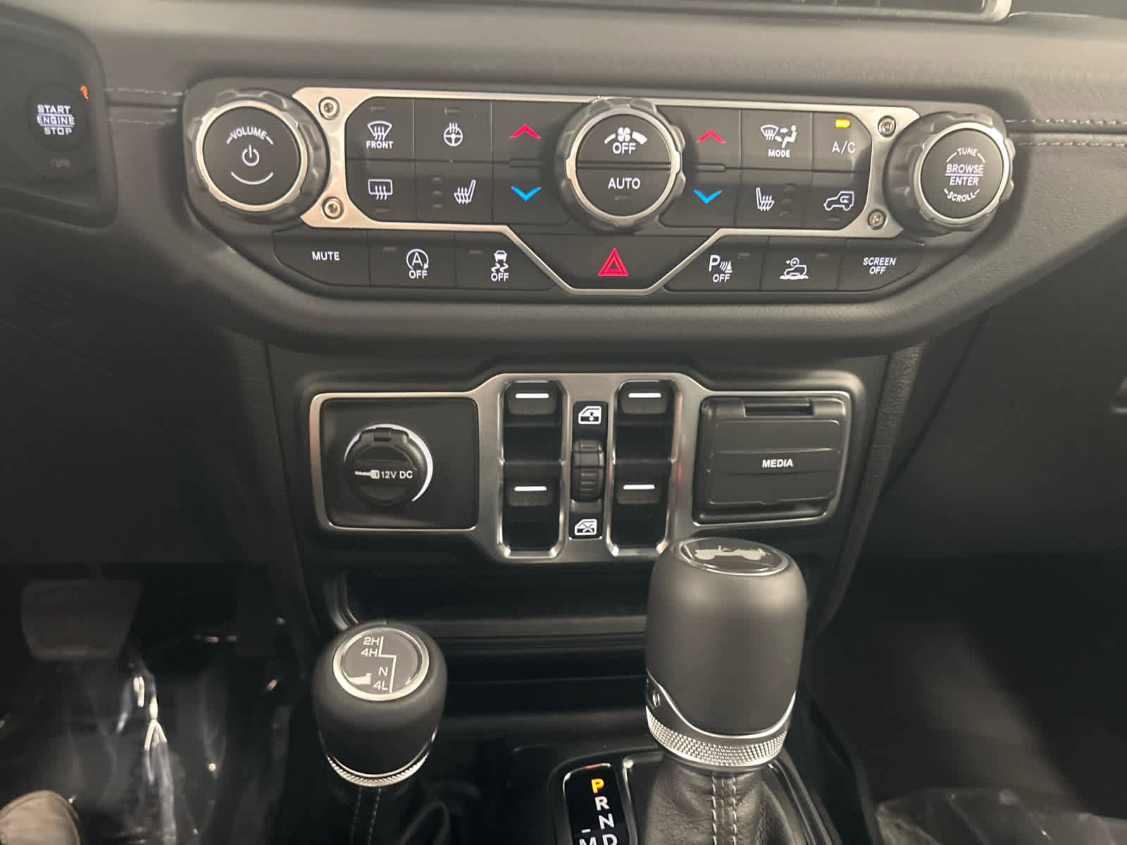 New 2025 Jeep Wrangler Unlimited Sahara image 27