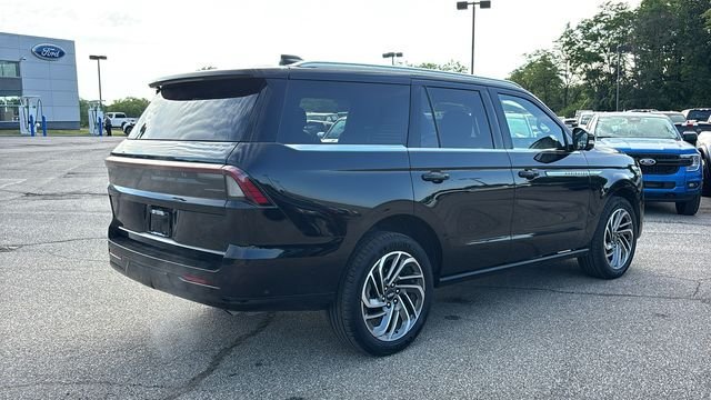 Used 2025 Lincoln Navigator Reserve AWD/4WD image 30