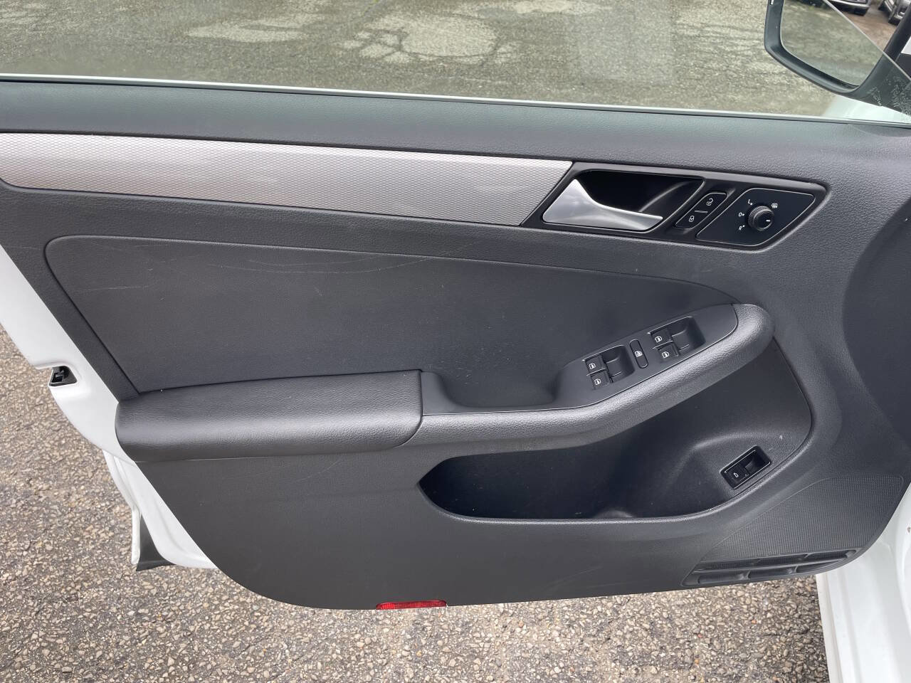 Used 2017 Volkswagen Jetta SE FWD image 21