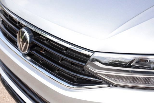 Used 2024 Volkswagen Tiguan SE R-Line w/ MDO Package, Two-Row AWD/4WD image 9