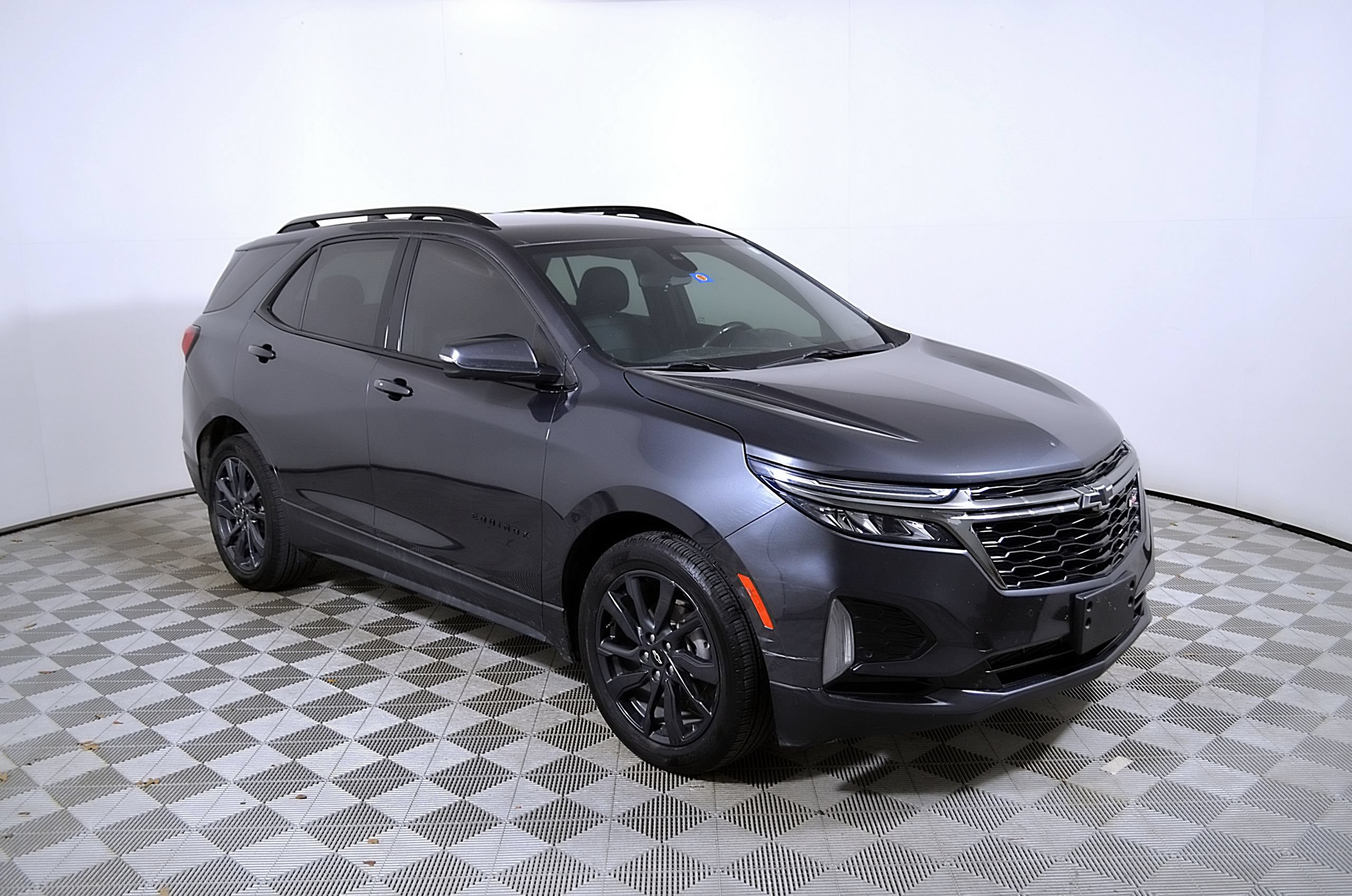 Used 2022 Chevrolet Equinox RS w/ Infotainment Package FWD image 6