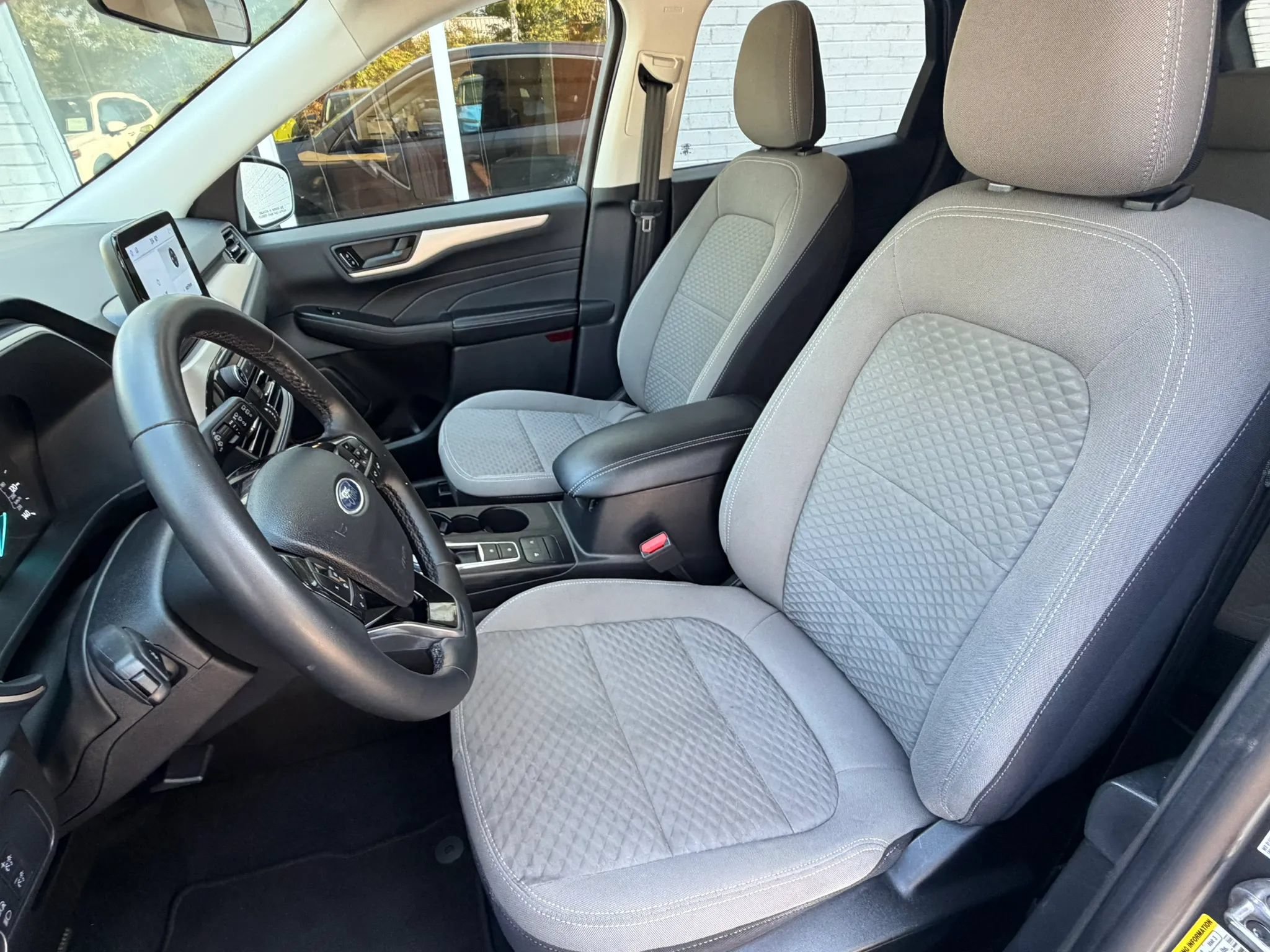Used 2022 Ford Escape SE w/ Cold Weather Package FWD image 23