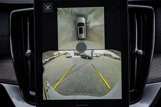 New 2026 Volvo XC90 B6 Plus w/ Protection Package Premier image 39