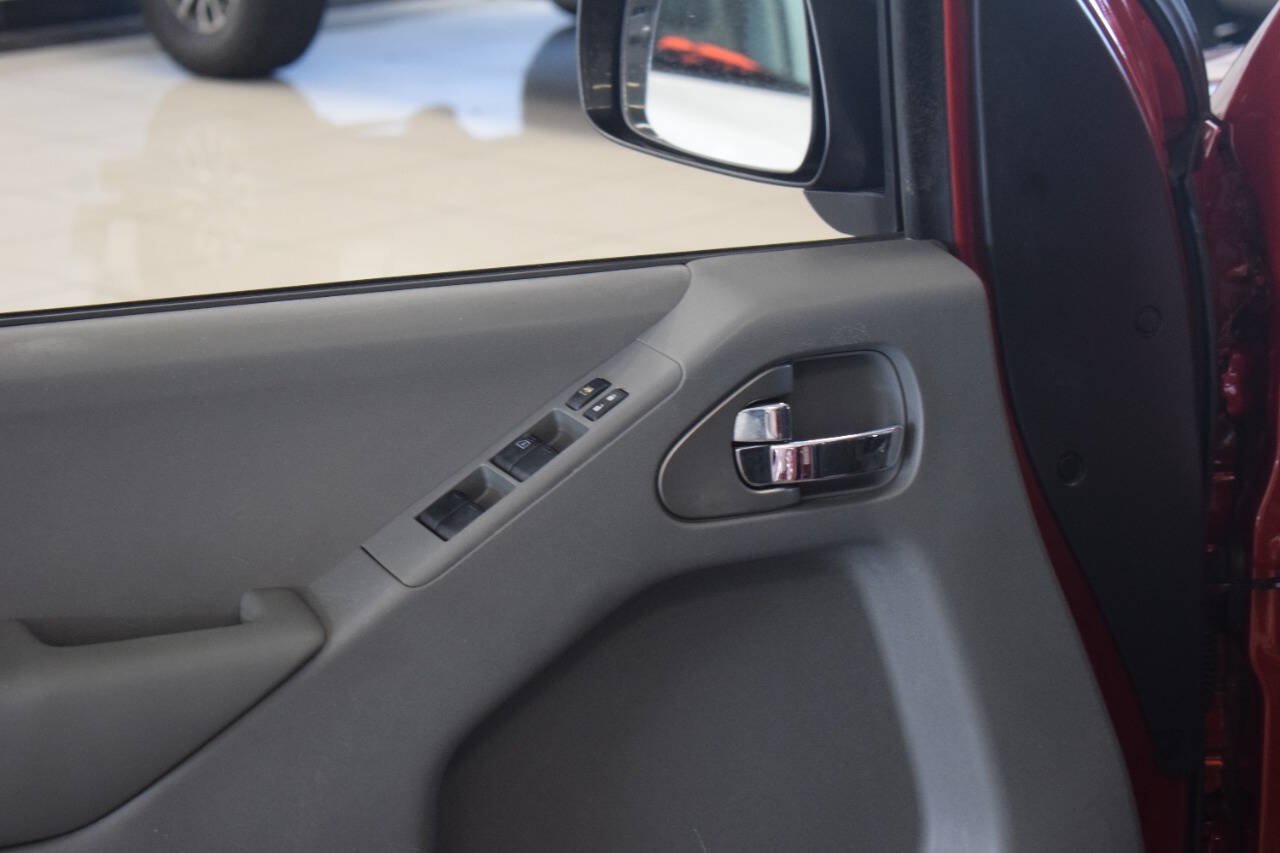 Used 2015 Nissan Frontier Desert Runner RWD image 44