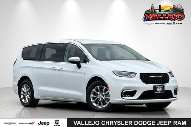 Used 2023 Chrysler Pacifica Touring-L AWD/4WD image 1