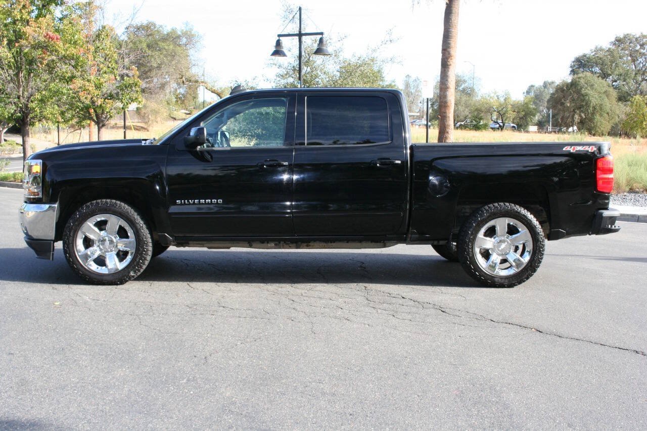 Used 2017 Chevrolet Silverado 1500 LT w/ LT Eassist Package AWD/4WD image 8