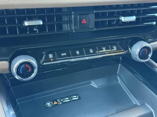 Used 2025 Chevrolet Tahoe High Country AWD/4WD image 31