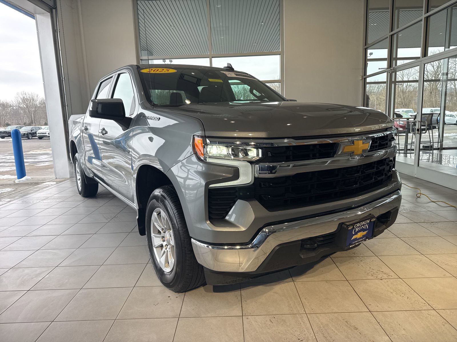 Used 2025 Chevrolet Silverado 1500 LT image 3