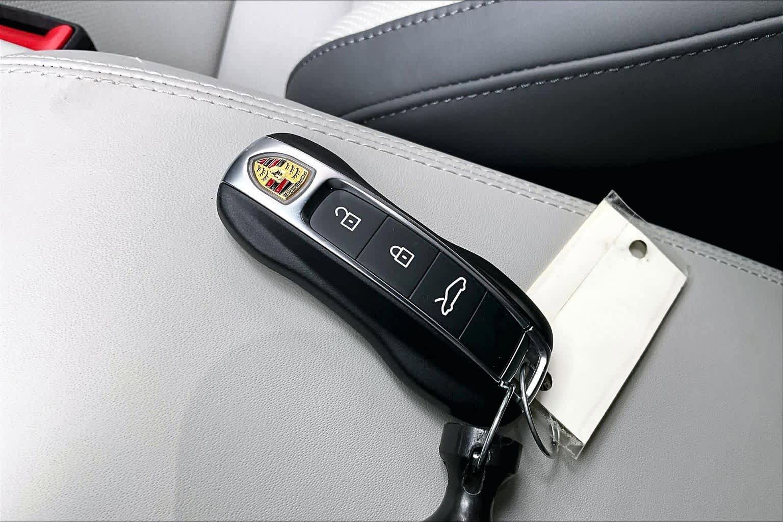 Used 2025 Porsche 911 Carrera RWD image 14