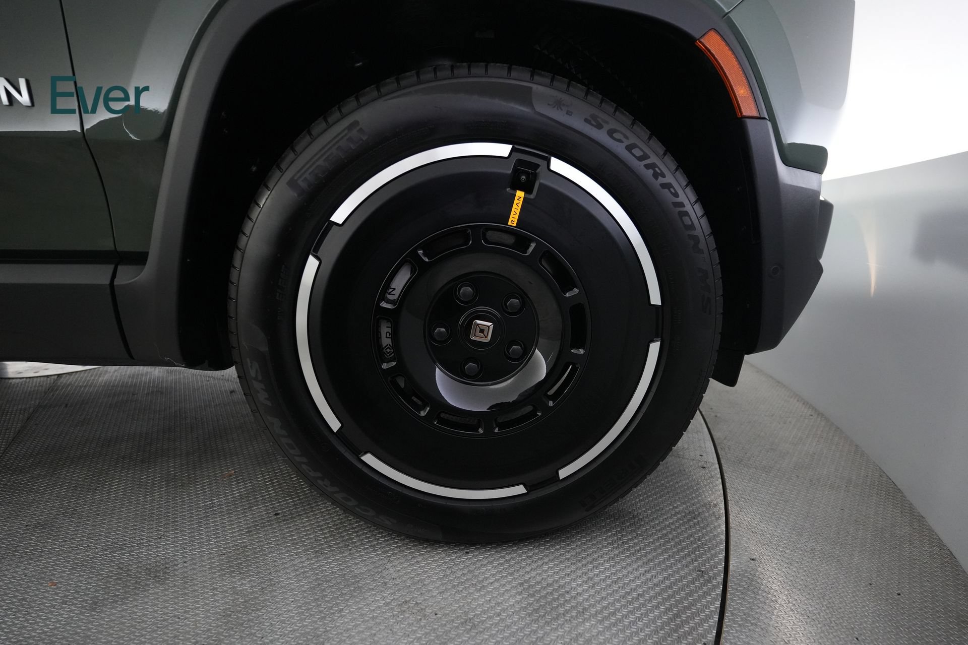 Used 2025 Rivian R1S Adventure AWD/4WD image 20