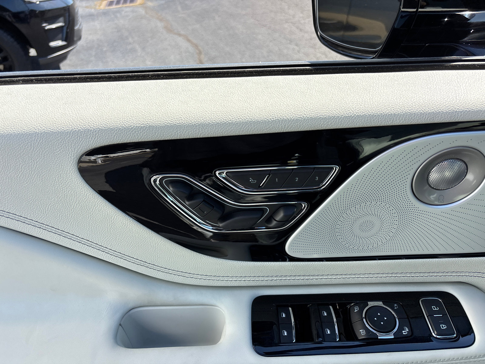 New 2025 Lincoln Aviator Black Label image 12