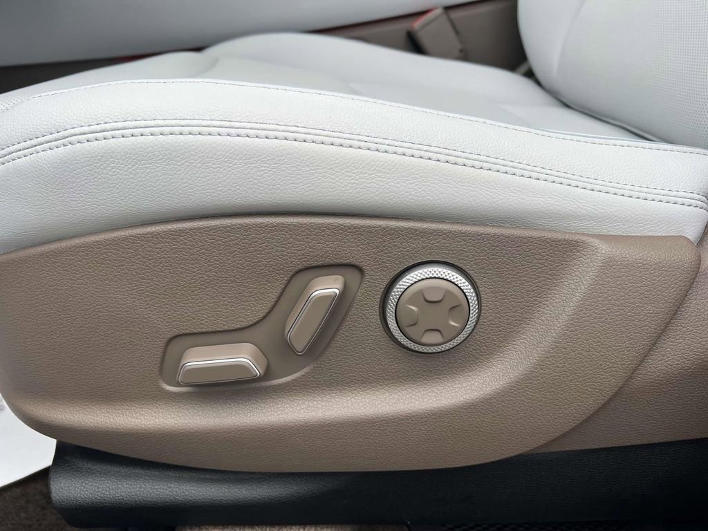 Certified 2026 Genesis GV70 2.5T Advanced image 18