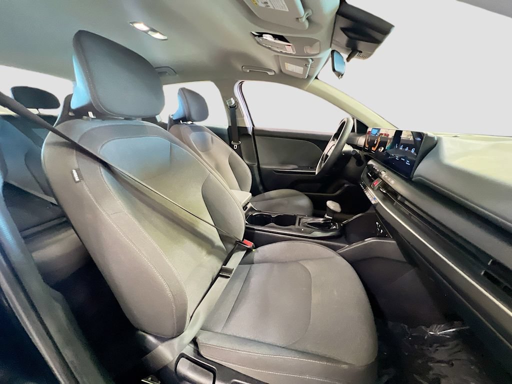 Used 2025 Kia K4 FWD image 25