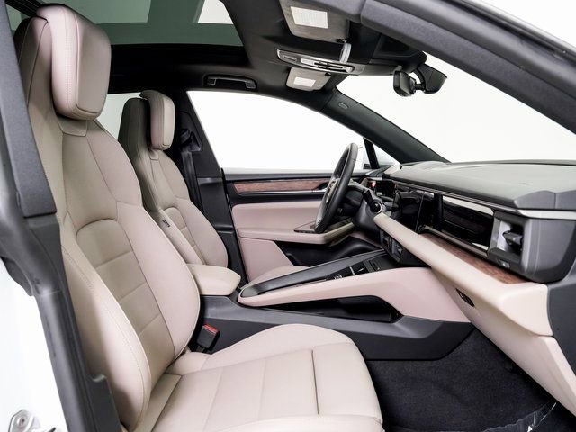 Certified 2025 Porsche Macan Electric image 22