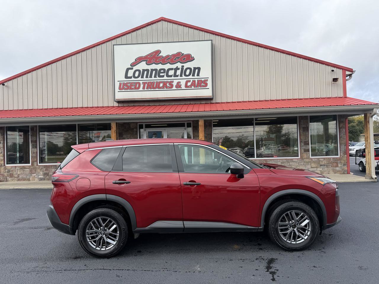 Used 2023 Nissan Rogue S AWD/4WD image 3
