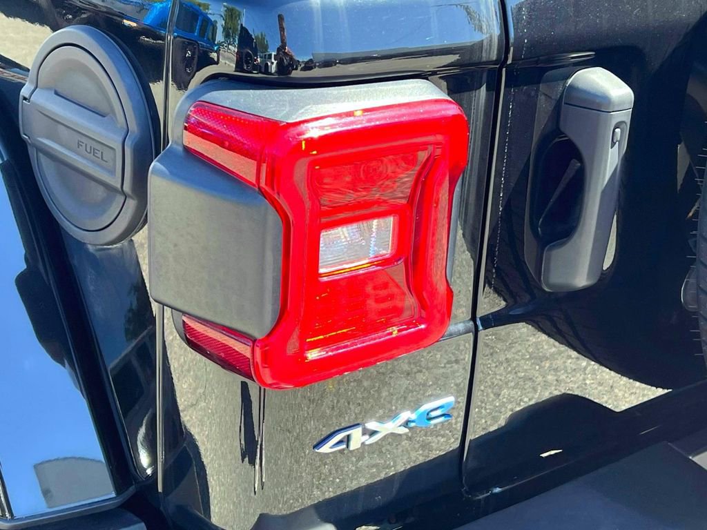 Used 2022 Jeep Wrangler Unlimited Sahara 4xe w/ Cold Weather Group image 8