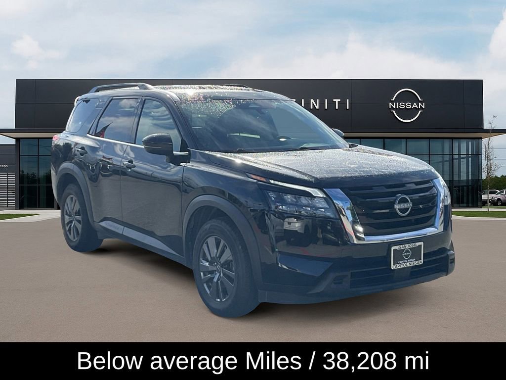 Used 2024 Nissan Pathfinder SV image 3