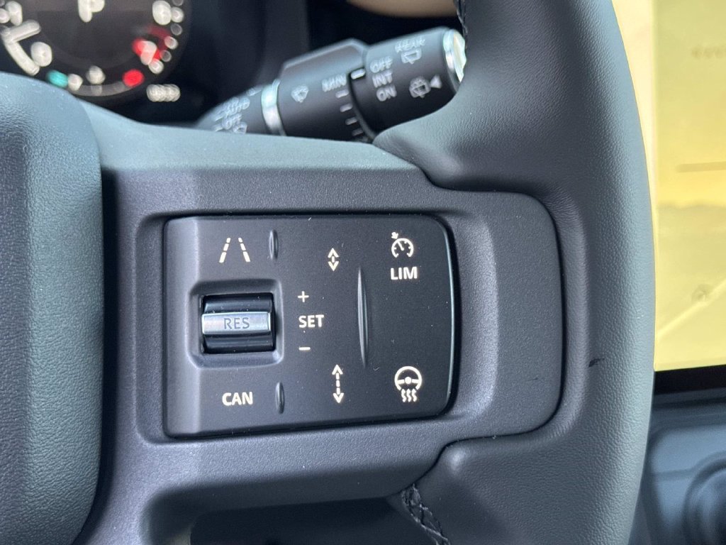 New 2026 Land Rover Defender 110 X-Dynamic SE AWD/4WD image 29