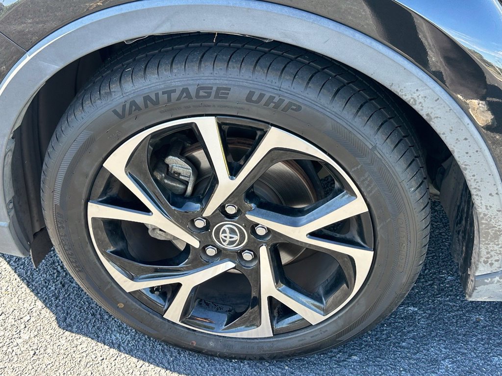 Used 2018 Toyota C-HR XLE FWD image 29