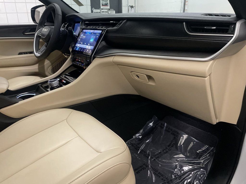 Used 2023 Jeep Grand Cherokee Limited image 22