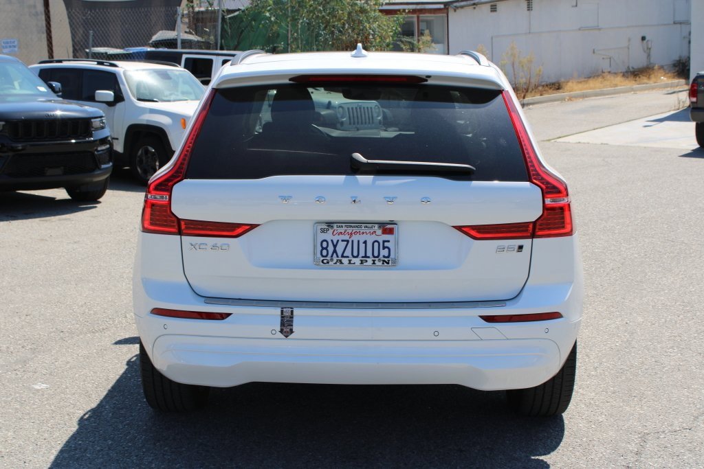 Used 2022 Volvo XC60 B5 Momentum w/ Advanced Package image 5