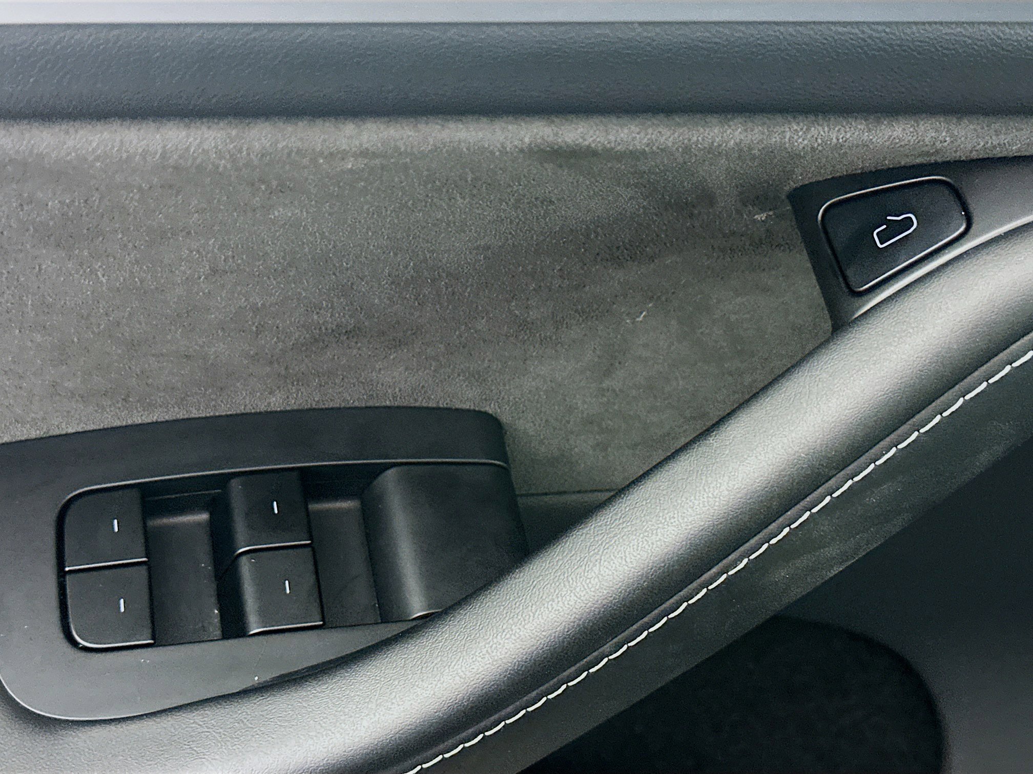 Used 2025 Tesla Model Y Long Range image 15