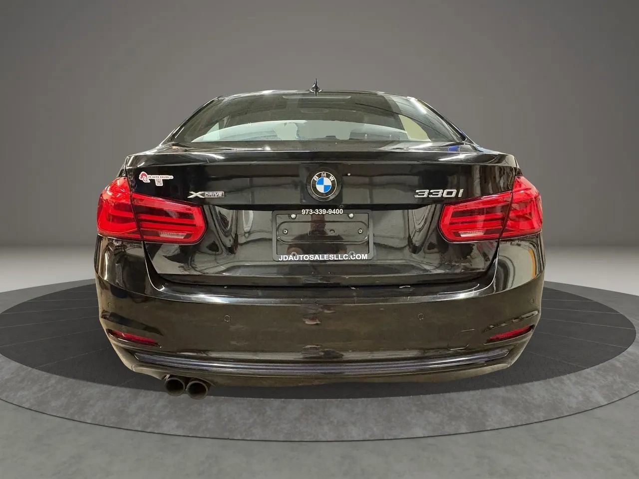 Used 2017 BMW 330i xDrive Sedan AWD/4WD image 4