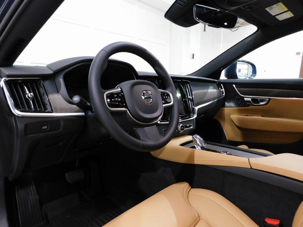 Used 2026 Volvo V90 B6 Cross Country Ultra image 30