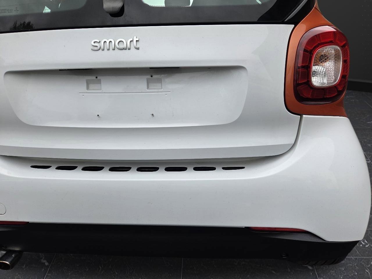 Used 2016 smart fortwo passion RWD image 28