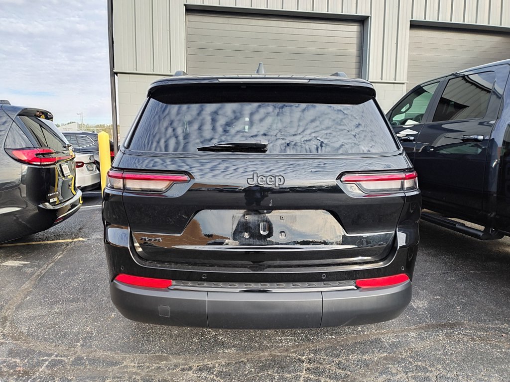 Used 2025 Jeep Grand Cherokee L Altitude AWD/4WD image 6