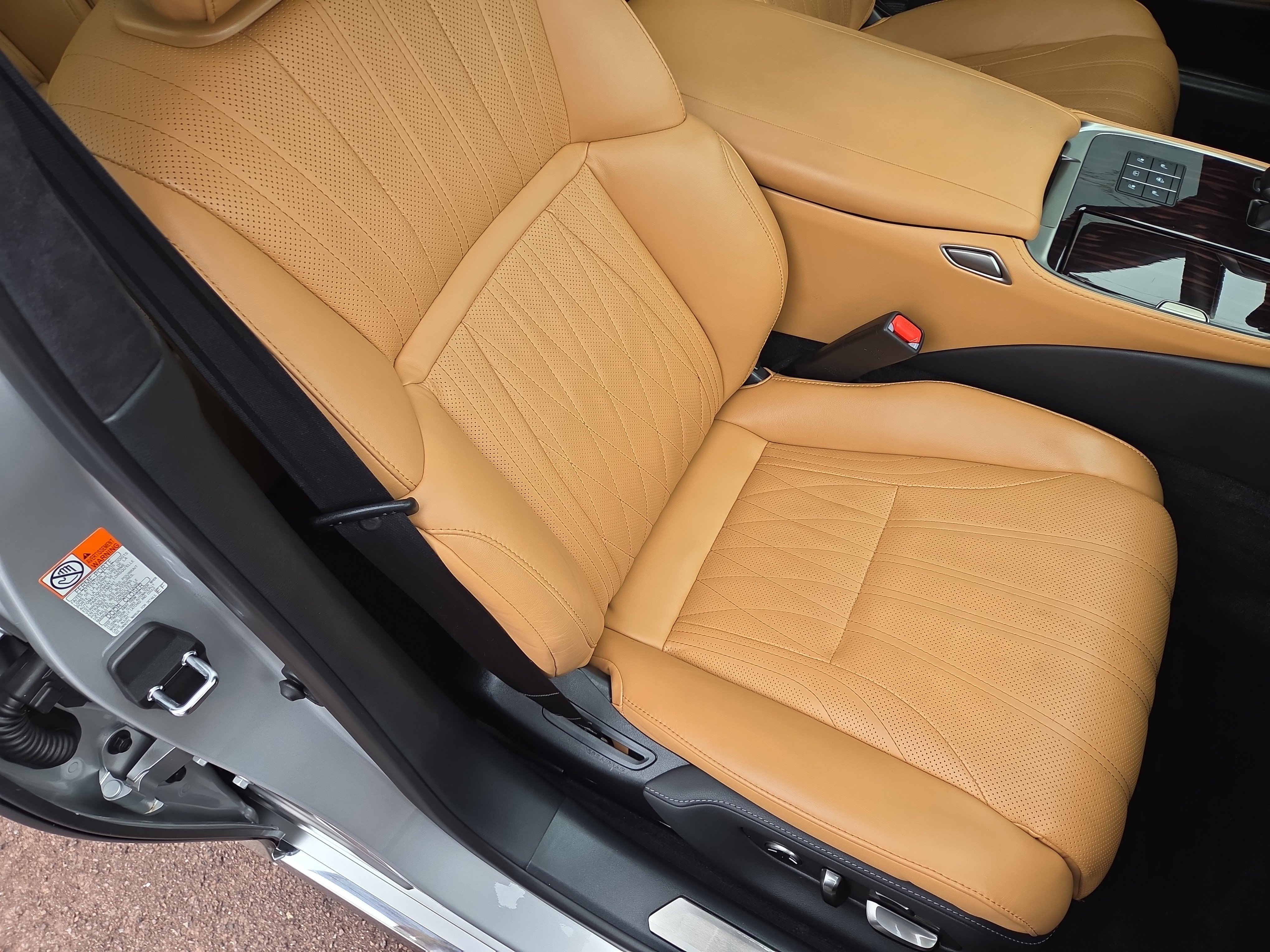 Used 2024 Lexus LS 500 AWD w/ Luxury Package image 16