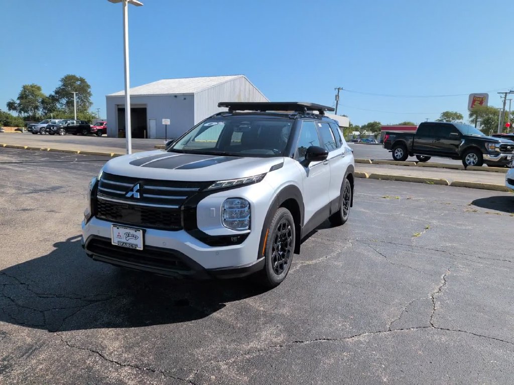 New 2026 Mitsubishi Outlander AWD image 2