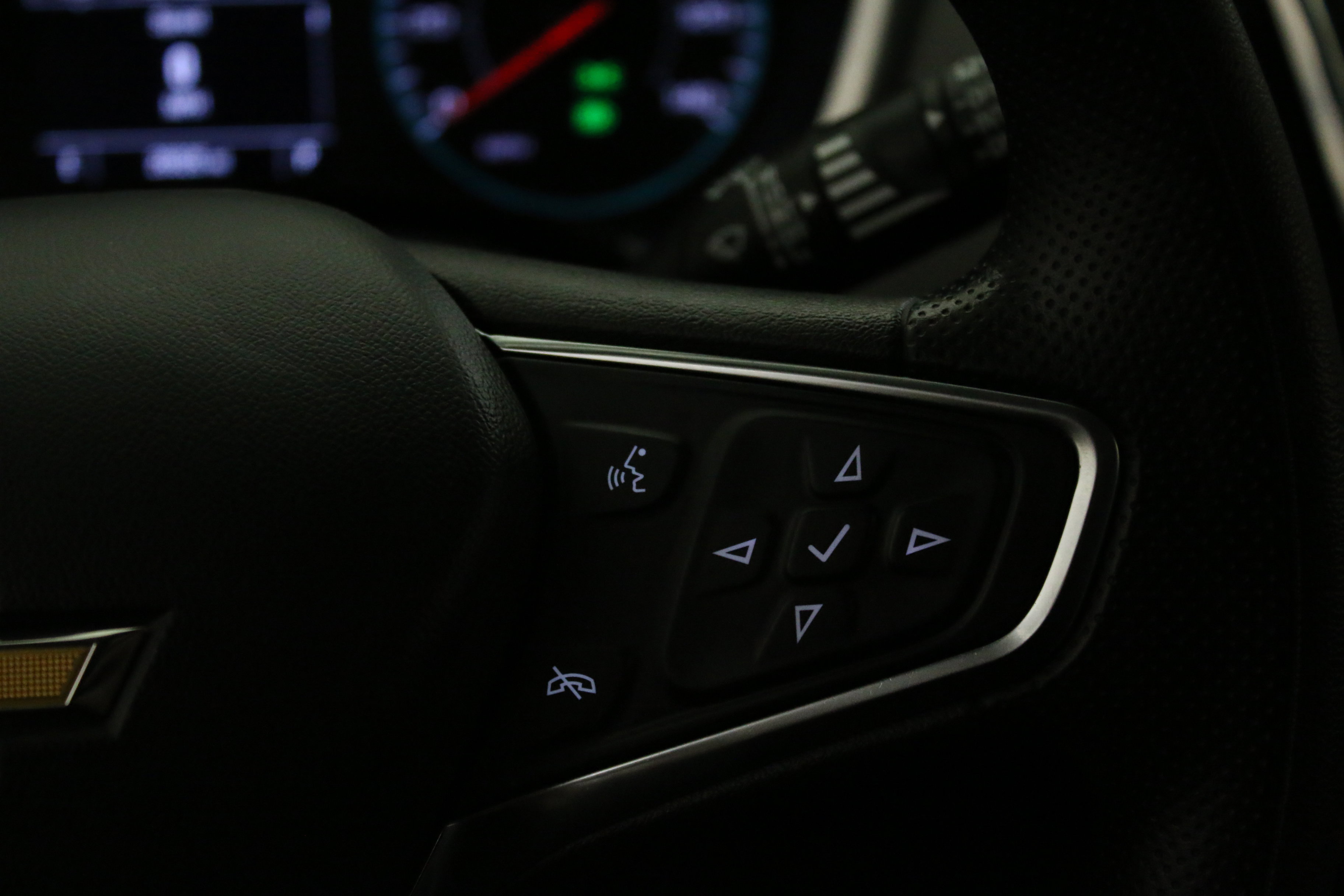 Used 2023 Chevrolet Equinox LS w/ Midnight Edition AWD/4WD image 14