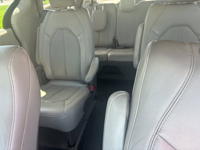 Used 2021 Chrysler Pacifica Touring-L FWD image 27