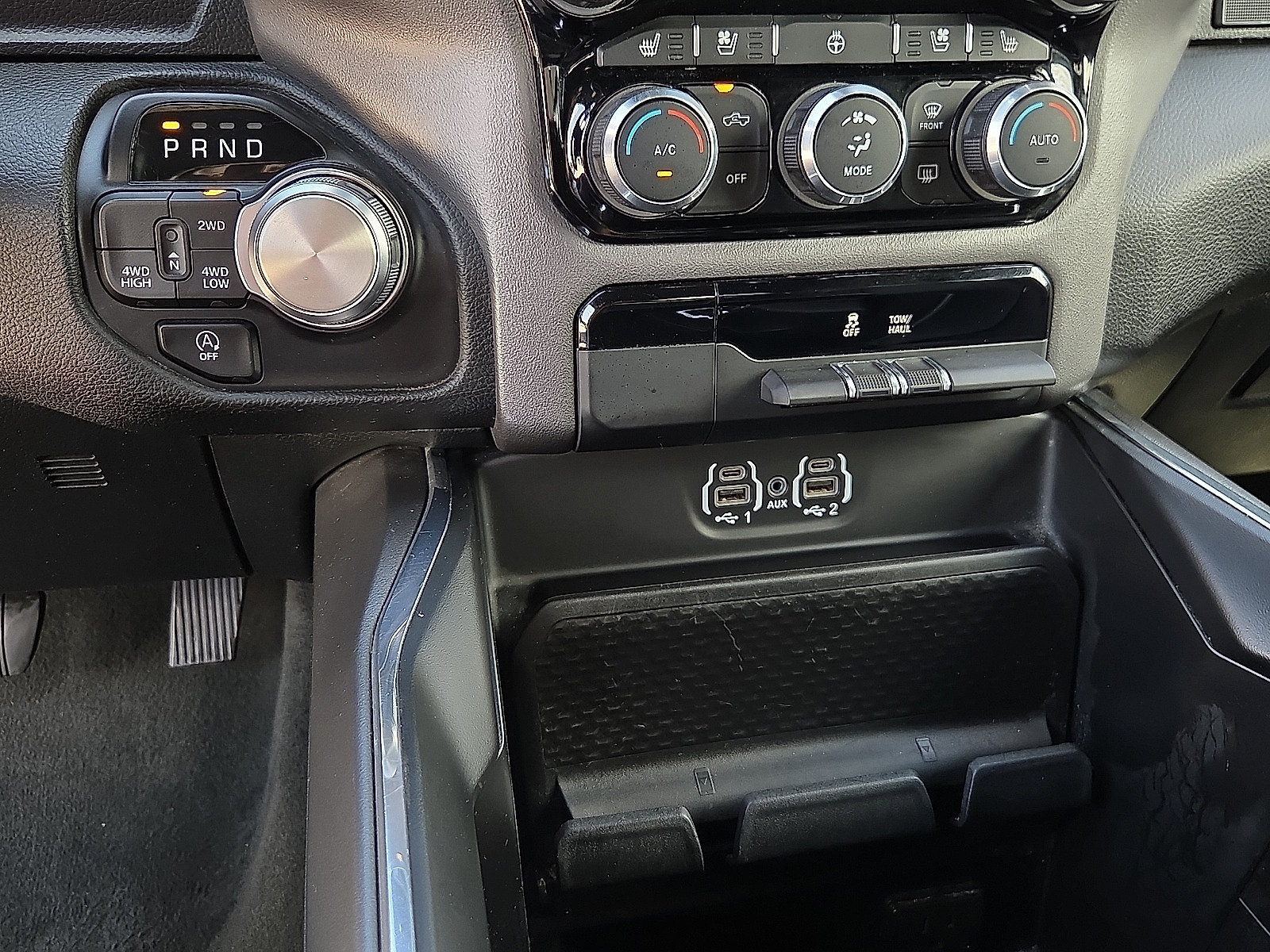 Used 2024 RAM 1500 Laramie AWD/4WD image 17
