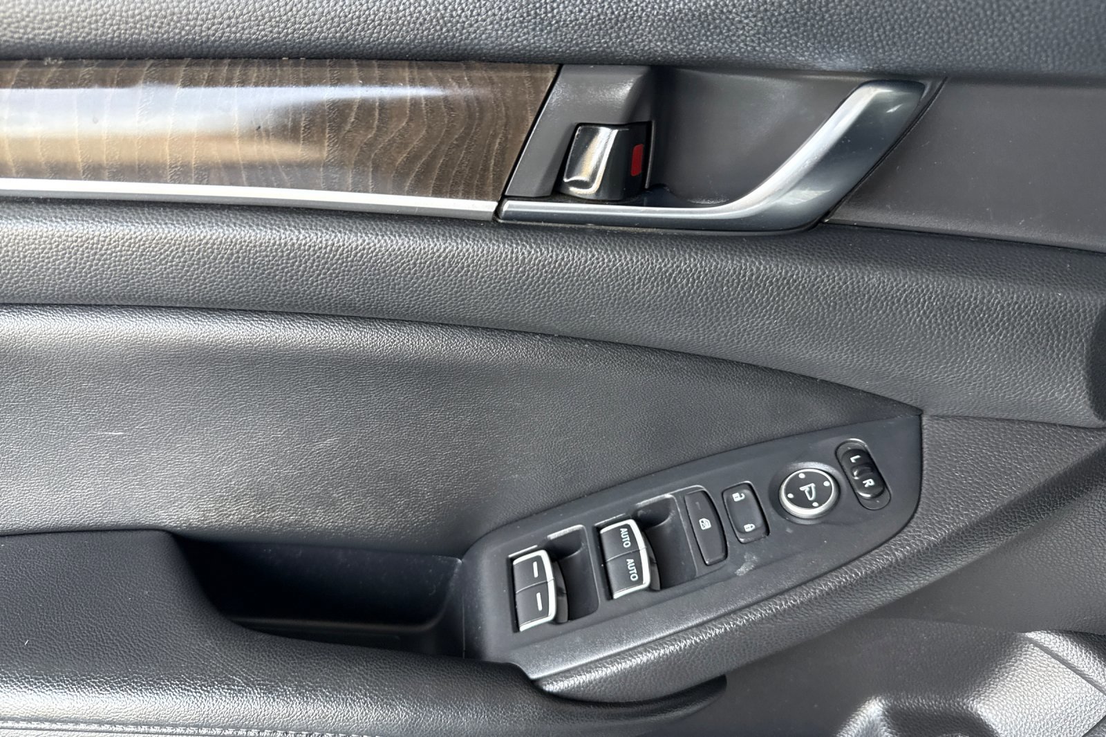 Used 2020 Honda Accord EX image 11