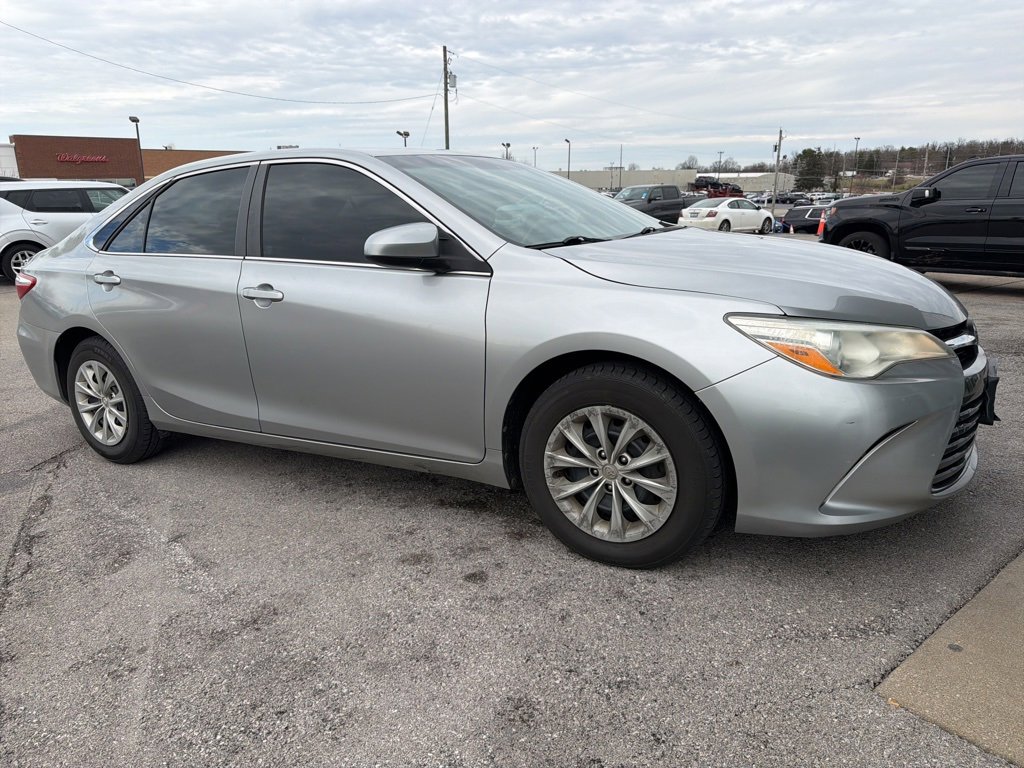 Used 2015 Toyota Camry XLE image 3