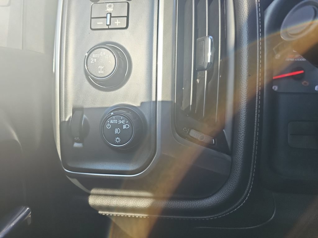 Used 2018 Chevrolet Silverado 1500 LTZ Z71 w/ LTZ Plus Package AWD/4WD image 30