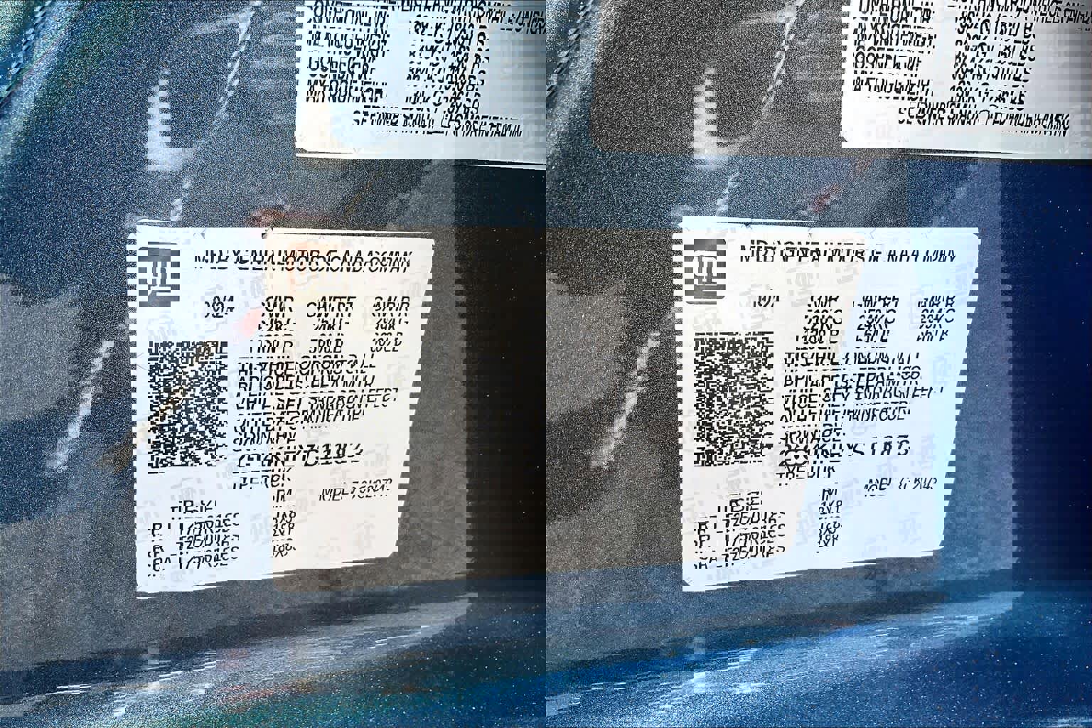 Used 2025 Chevrolet Silverado 2500 LT w/ Convenience Package image 33