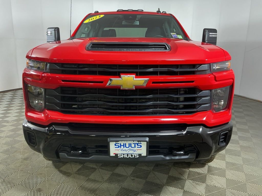 Used 2024 Chevrolet Silverado 2500 Custom w/ Custom Value Package image 3
