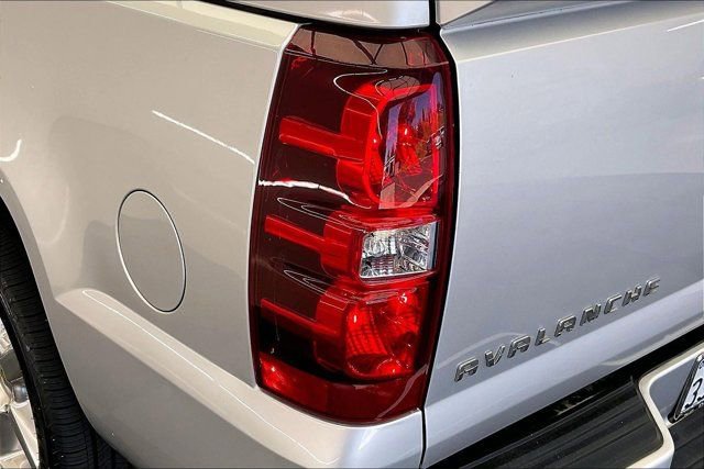 Used 2013 Chevrolet Avalanche LT AWD/4WD image 29