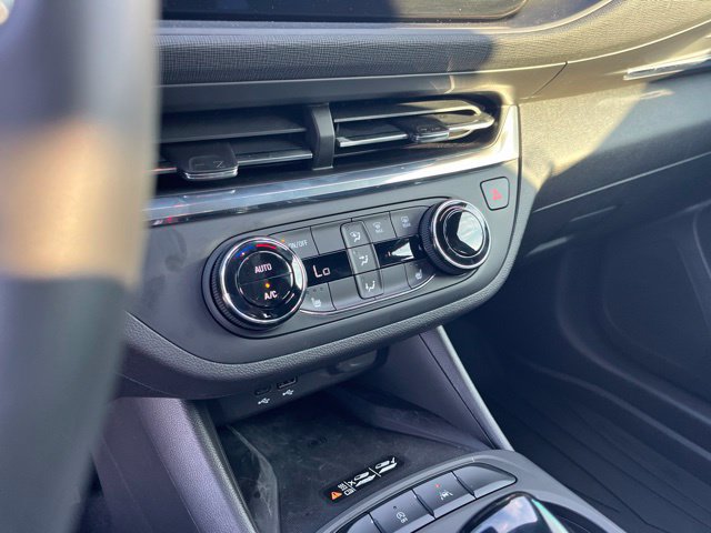 Used 2025 Buick Envista Preferred w/ Convenience I Package FWD image 23