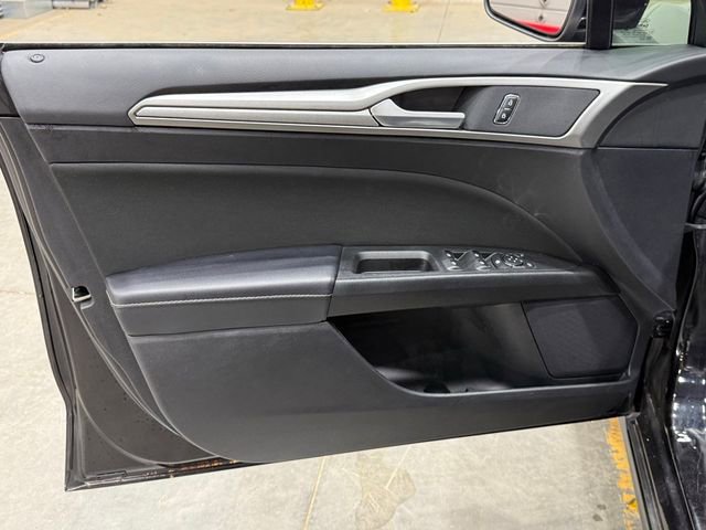 Used 2019 Ford Fusion SE image 16