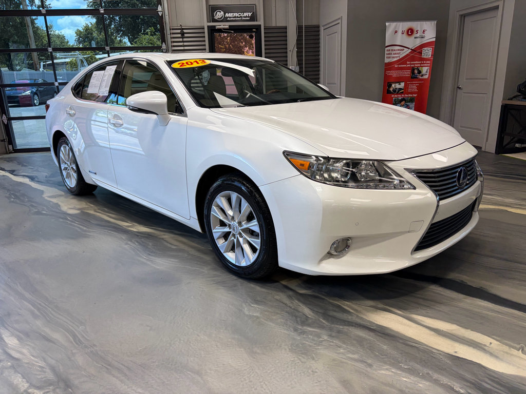 Used 2013 Lexus ES 300h w/ Luxury Pkg FWD image 1