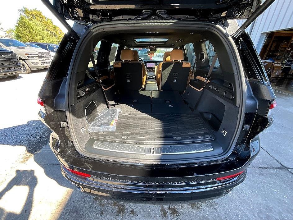 New 2025 Jeep Grand Cherokee L Summit image 9