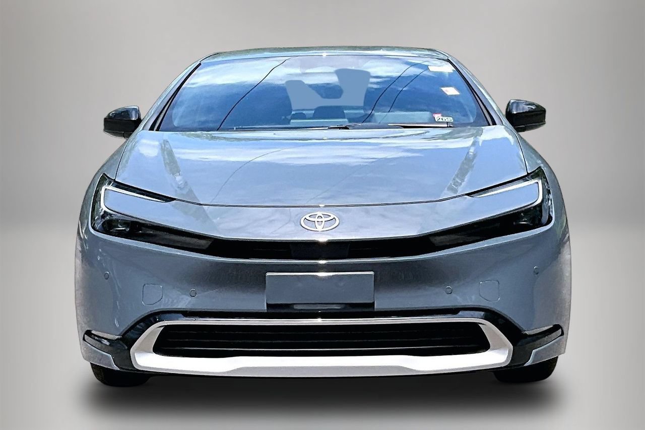 Used 2024 Toyota Prius Prime FWD image 3
